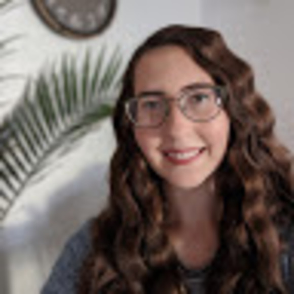 Meet your Posher, Cali - Picture 1 of 1